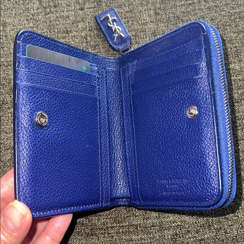 YSL Rive Gauche Compact Wallet
2019  Item#: SNT447032 - Picture 3 of 12